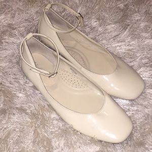 👯‍♀️Gabriella Rocha Women’s Size 12W Flats